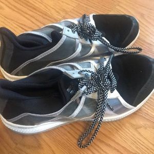 Woman’s Adidas bounce